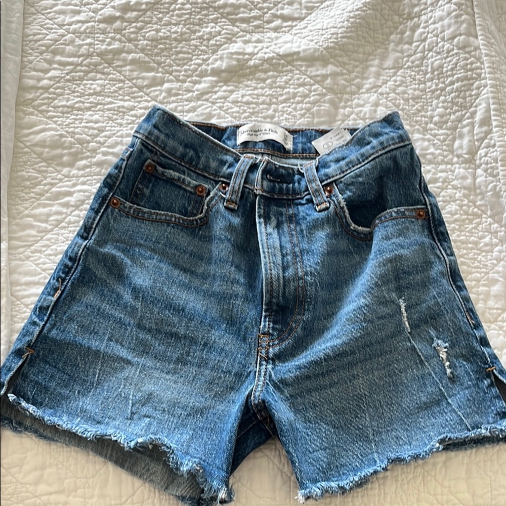 Abercrombie and Fitch High Rise 4” Shorts 24/00